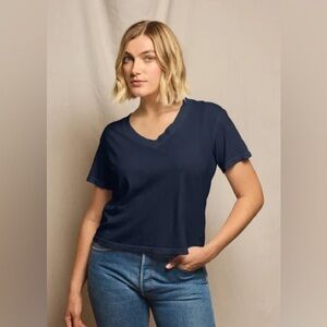 🆕💙perfectwhitetee💙Hendrix Cotton Boxy V Neck Tee in Navy Size Large